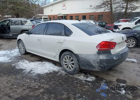 2012 Volkswagen Passat 2.5L S z USA, uszkodzony, nr VIN 1VWAP7A33CC074594